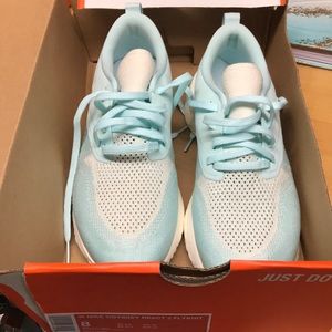 Nike odyssey react flyknit sneakers, sz 8
